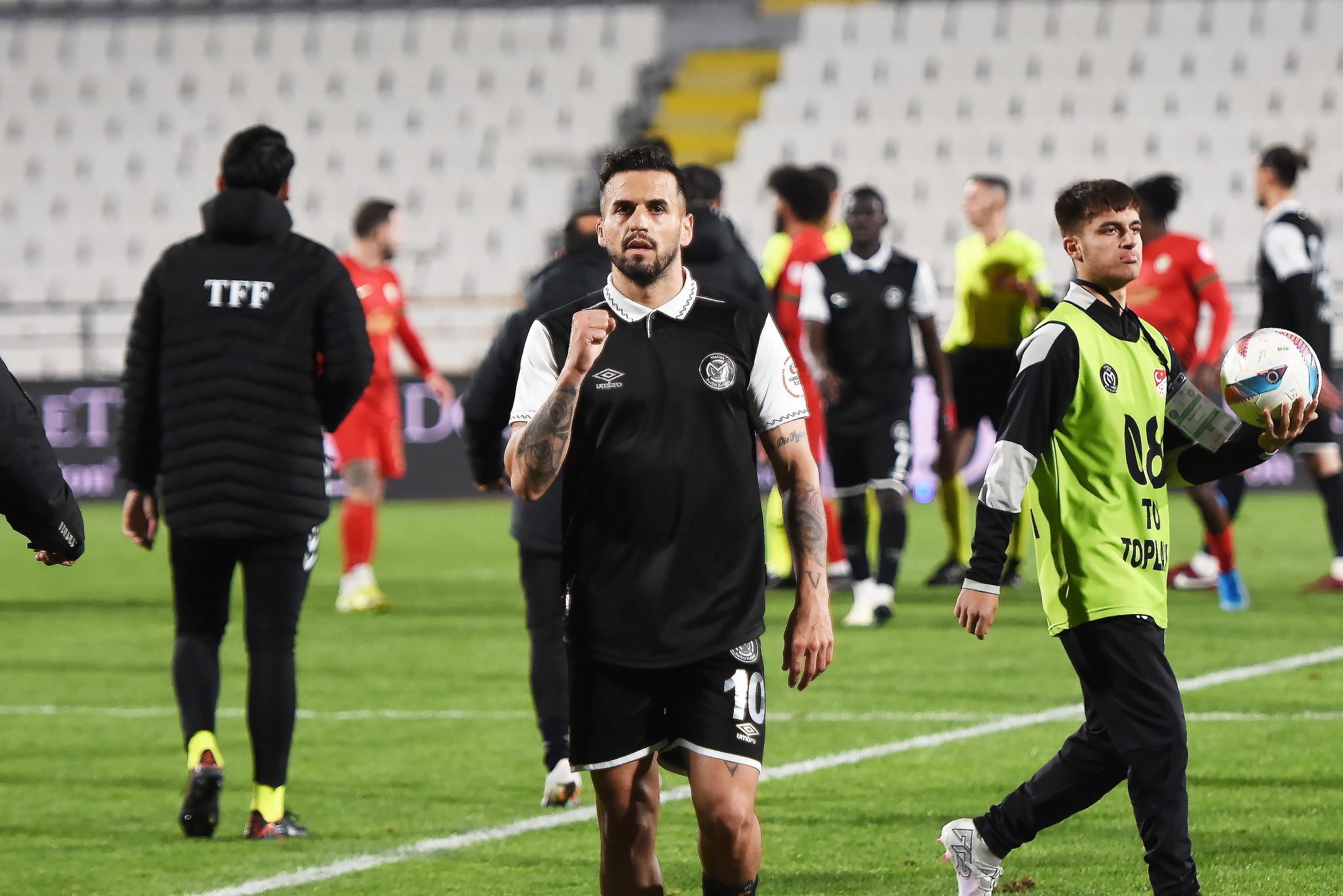 M A N I S A F K P U A N D A N U M U T L U 649518 192442