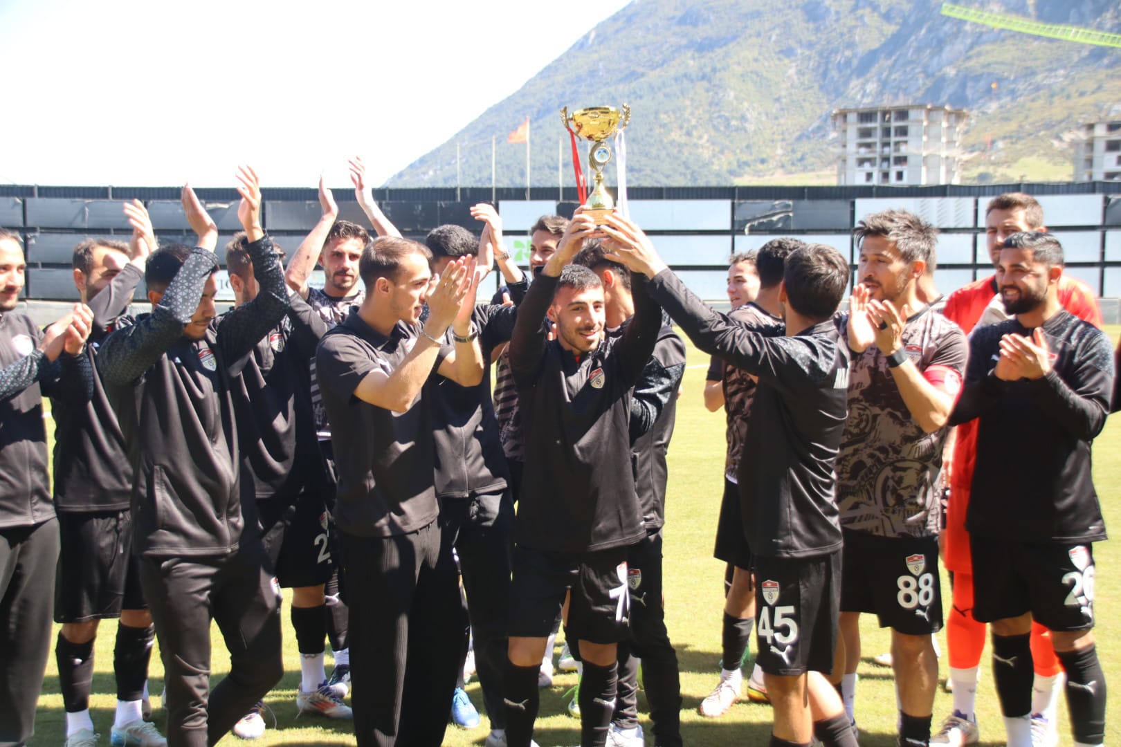 M A N I S A F U T B O L D A D I B E V U R D U 660064 195628