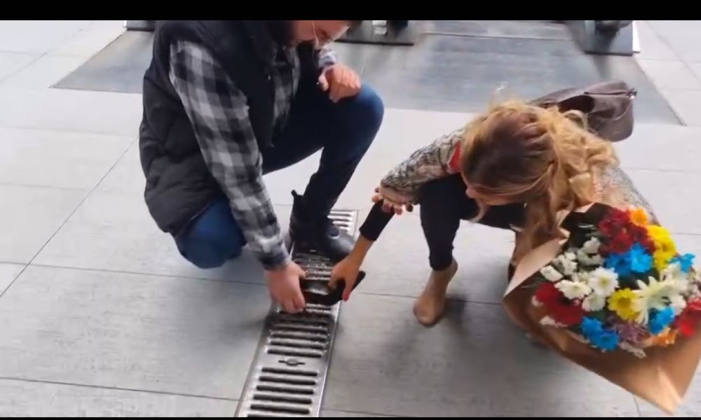 Nadide Sultan In Ayakkabisi Mazgala Takildi V9Z P S