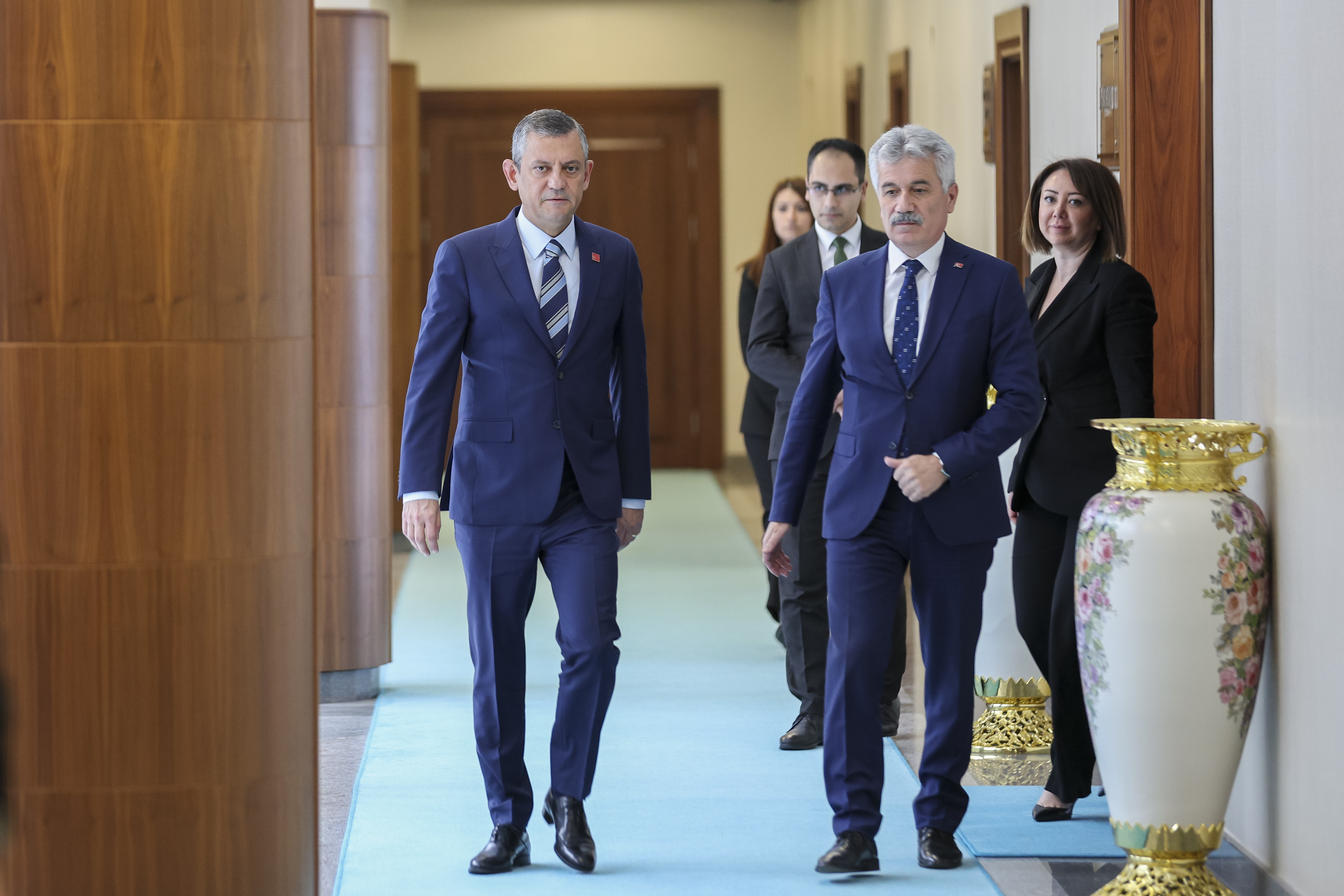 O Z G U R O Z E L K A Y Y I M S I Y A S E T E N M U M K U N D E G I 665651 197383