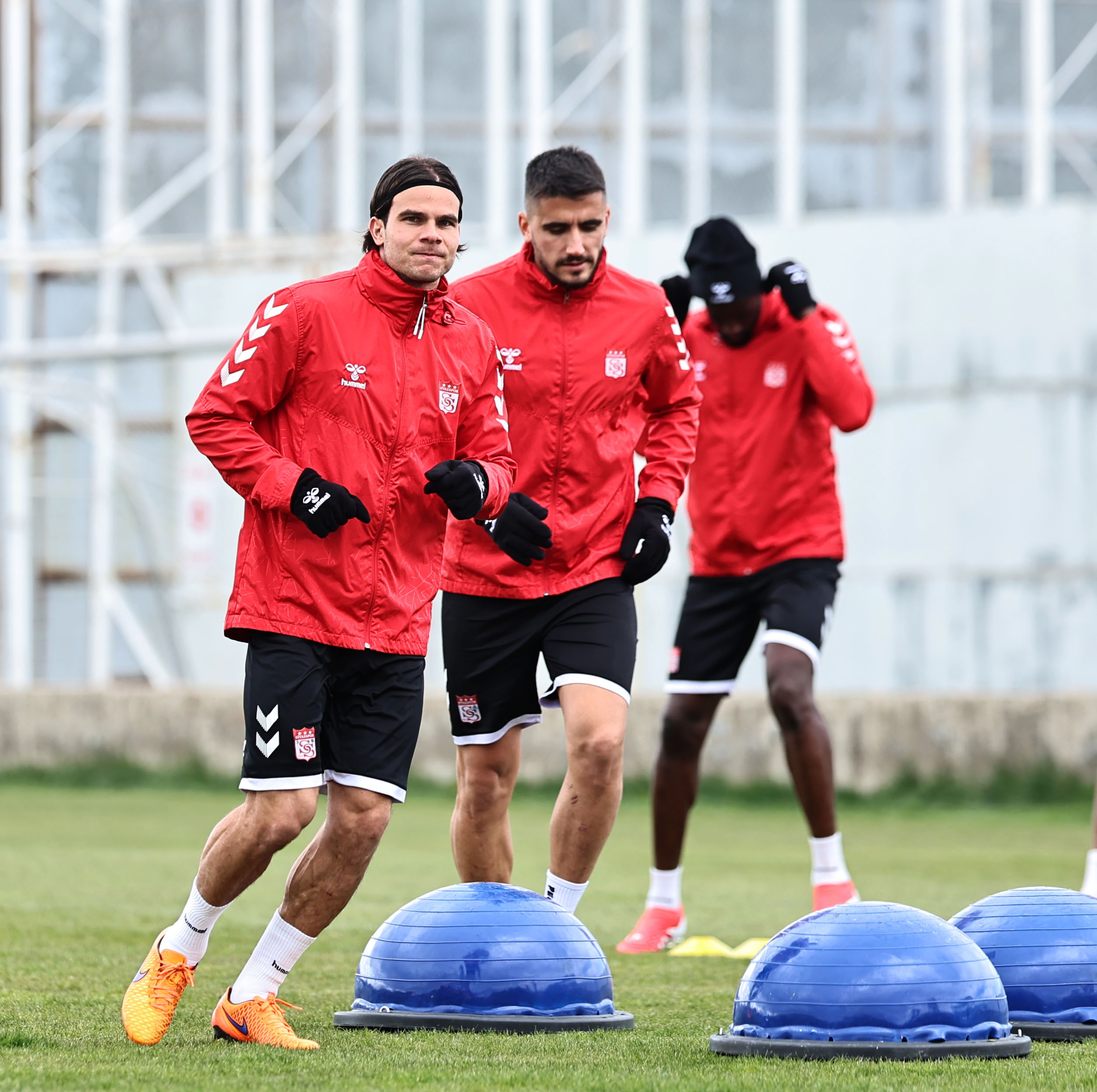 S I V A S S P O R K A S I M P A S A M A C I H A Z I R L I K L A R I N I 661991 196238