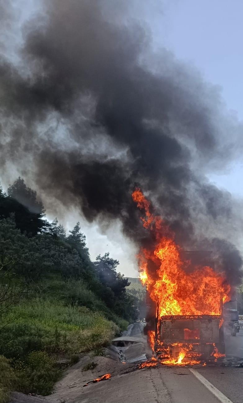 B U R S A D A S E Y I R H A L I N D E K I K A M Y O N A L E V A L E 702125 207872