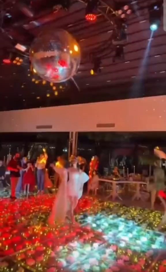 K I N A G E C E S I N D E D E V D I S K O T O P U Y E R I N D E N 716984 212085-1