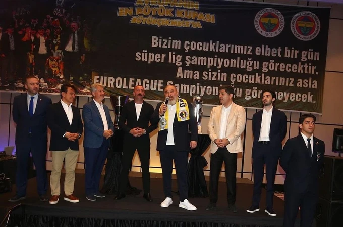 Fenerbahçe Taraftarını Kızdıran Pankart!