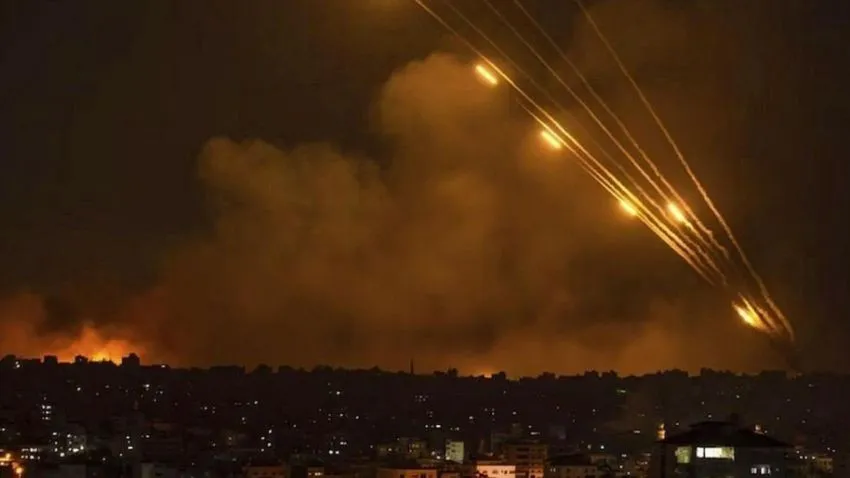 İsrail Yeniden İran'ı Vurmaya Başladı