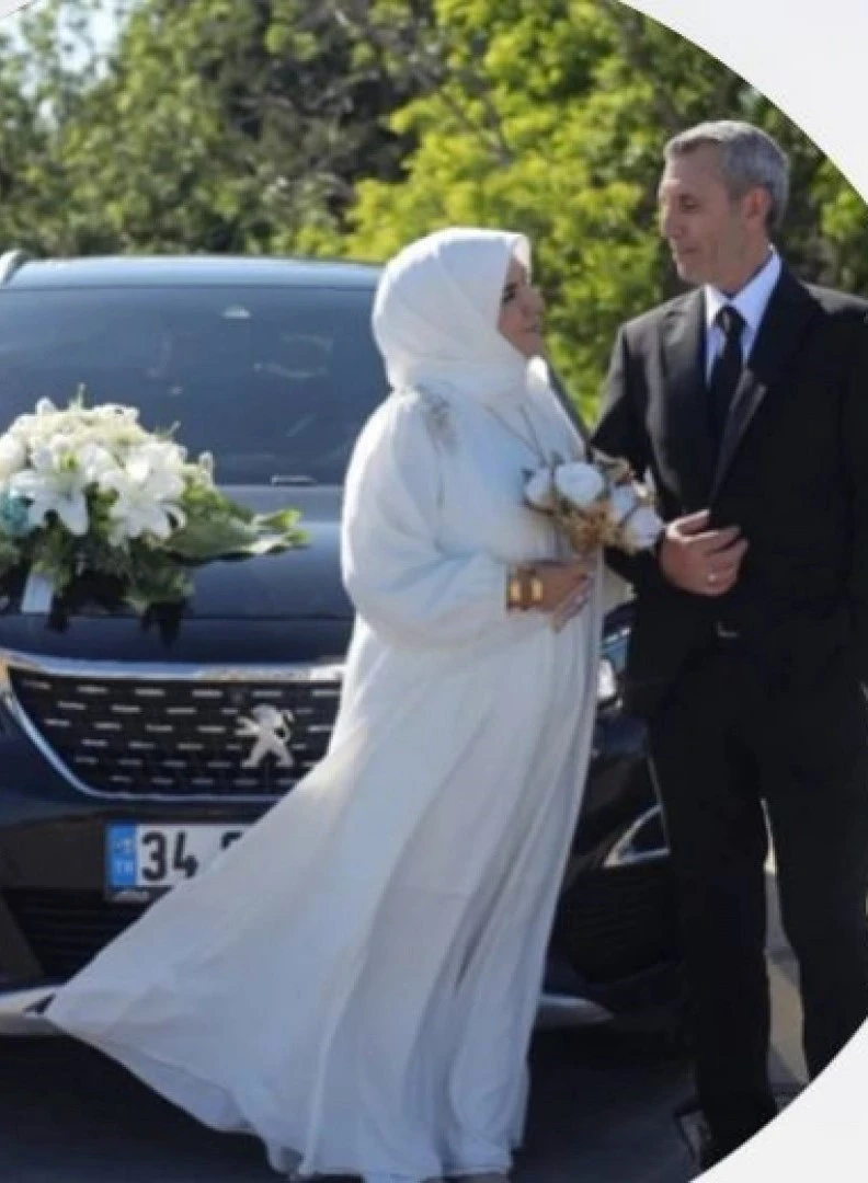 01Eşini