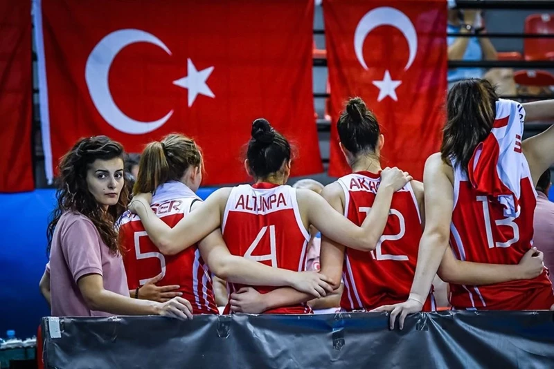 02Kolunda Serum Takiliydi