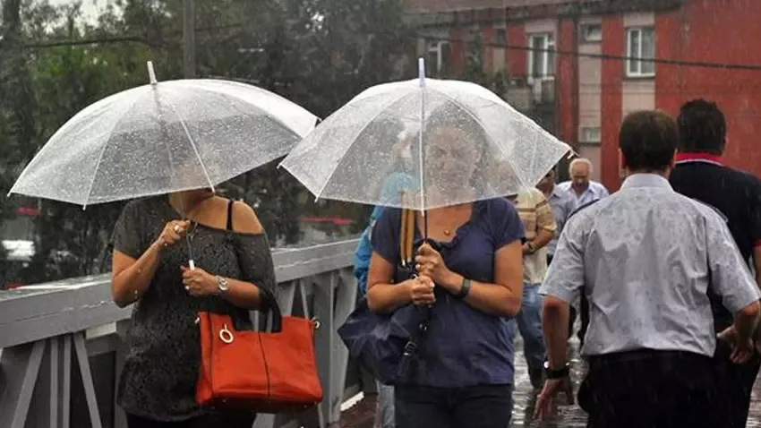 İstanbul'da Beklenen Yağış Başladı