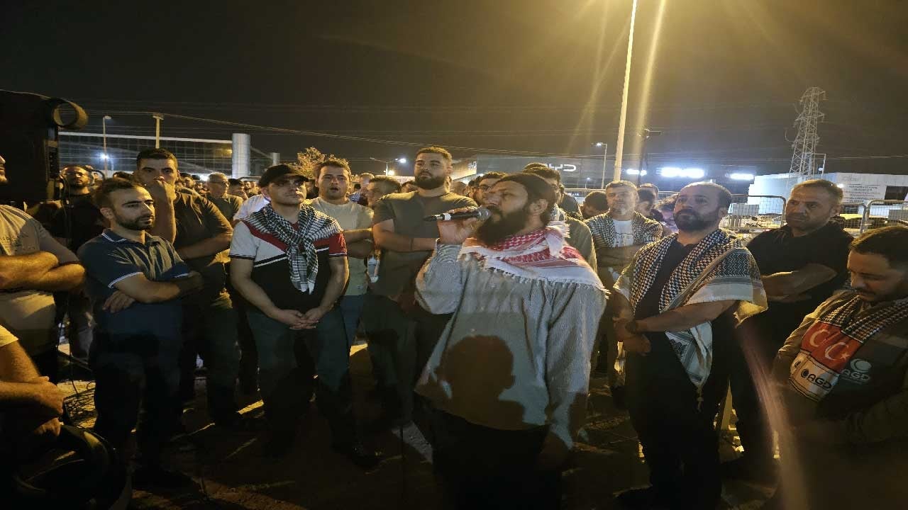 Adana’da İsrail'e Öfke Seli! Abd Konsolosluğu'na Taş Yağdı-1