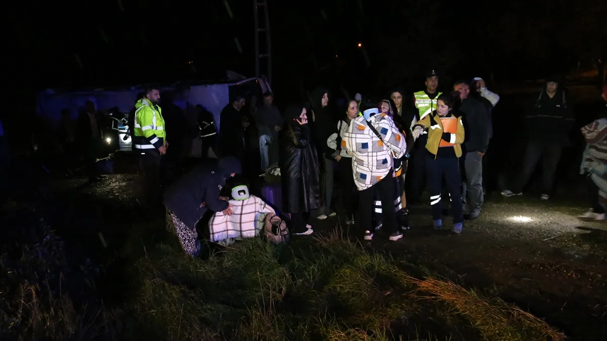 Kastamonu'da Devrilen Tur Midibüsünde 25 Kişi Yaralandı