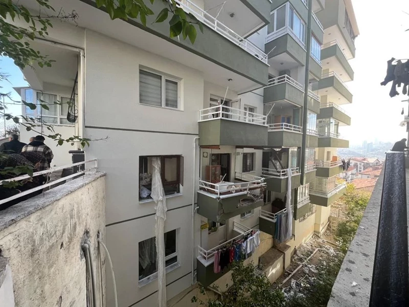 00000 Boruyu Kesip Çakmakla Ateşe Verdi