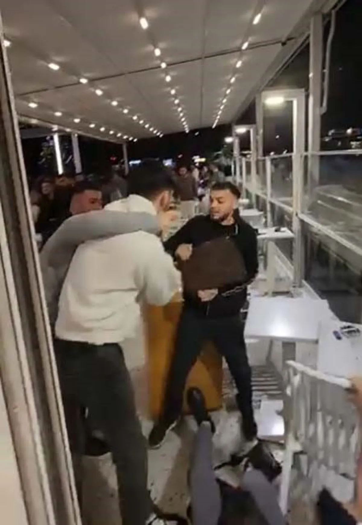 00000Mersin'de Bir Kafede Ortalık Ka