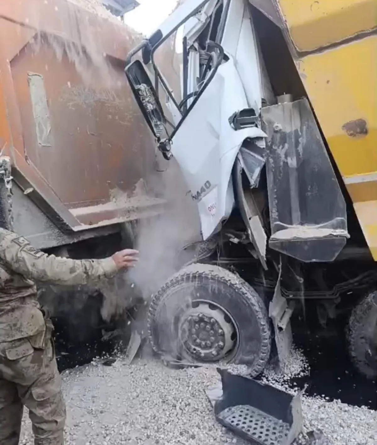 0000Tıra Çarpan Kamyon