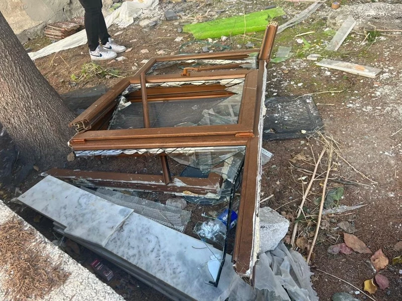 44444444 Boruyu Kesip Çakmakla Ateşe Verdi