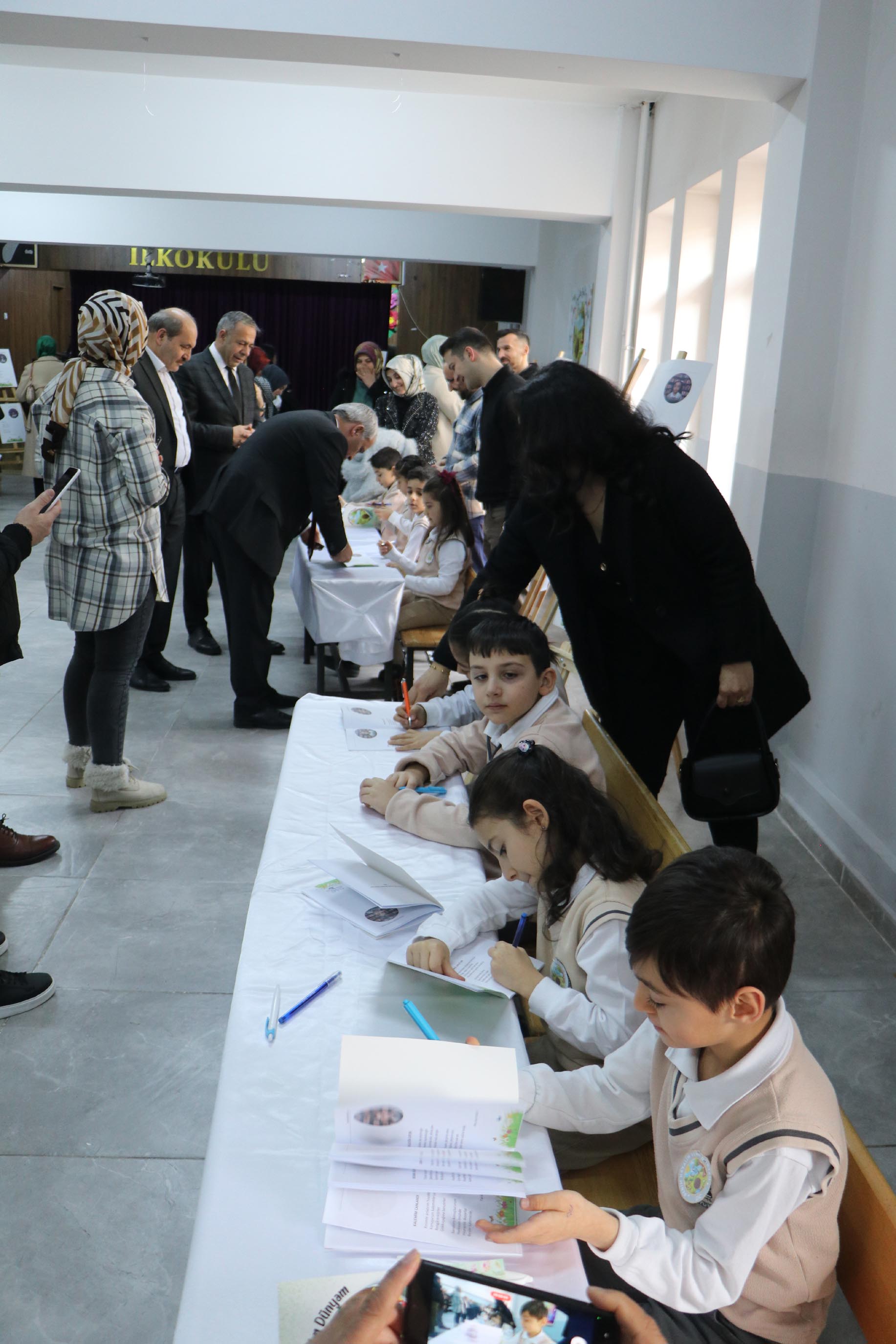 A K R A N L A R I N I N S I I R L E R I N D E N O L U S A N K I T A B I N 1077290 319664