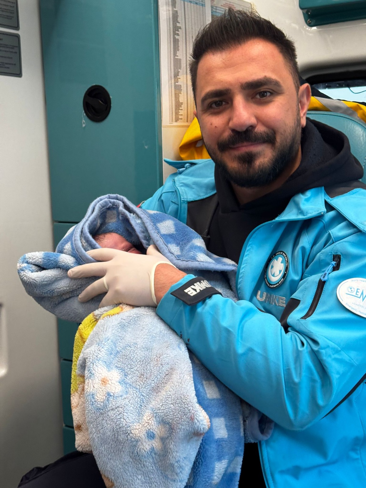 A M B U L A N S T A D O G A N B E B E G E S A G L I K P E R S O N E L I 1056684 313594