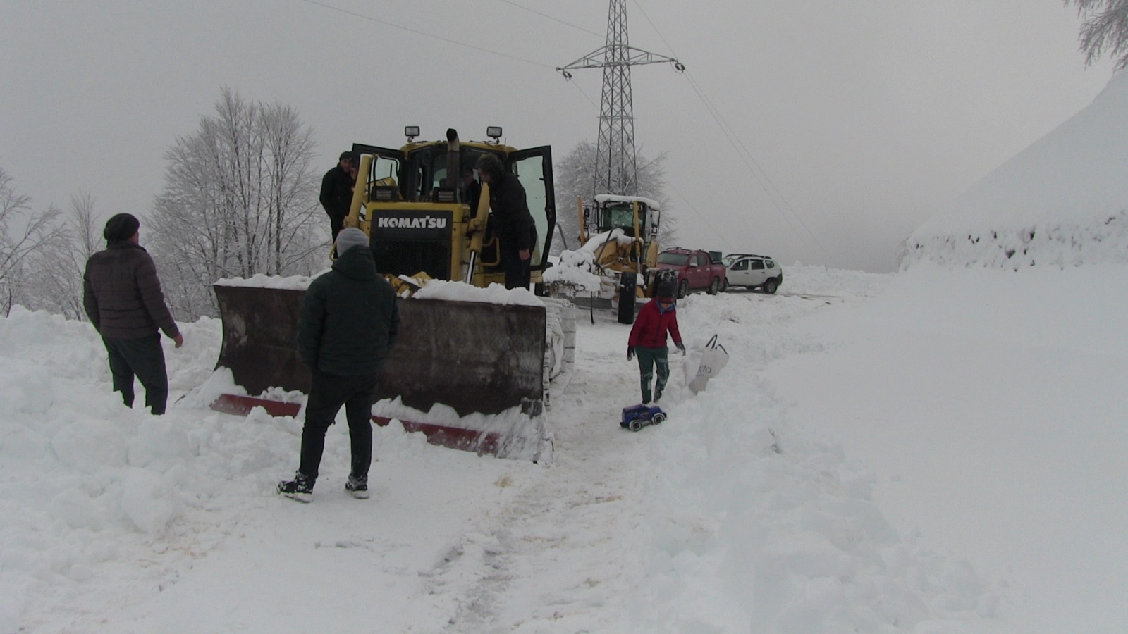 A R T V I N’ D E K A R N E D E N I Y L E A R A C L A R Y O L D A K A 1063974 315704