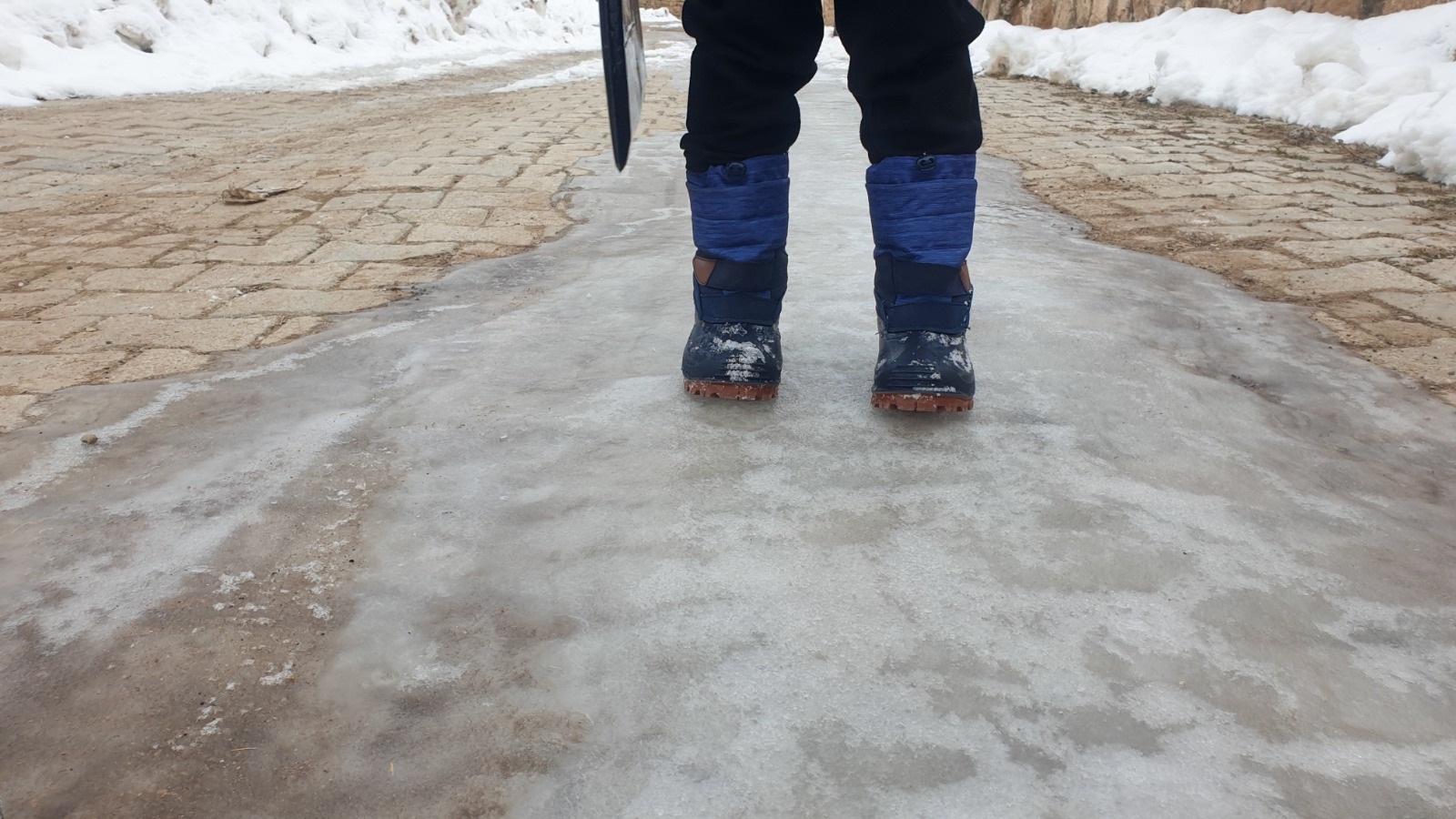 B A S K A L E D E D O N D U R U C U S O G U K L A R 2 M E T R E U 1063631 315583