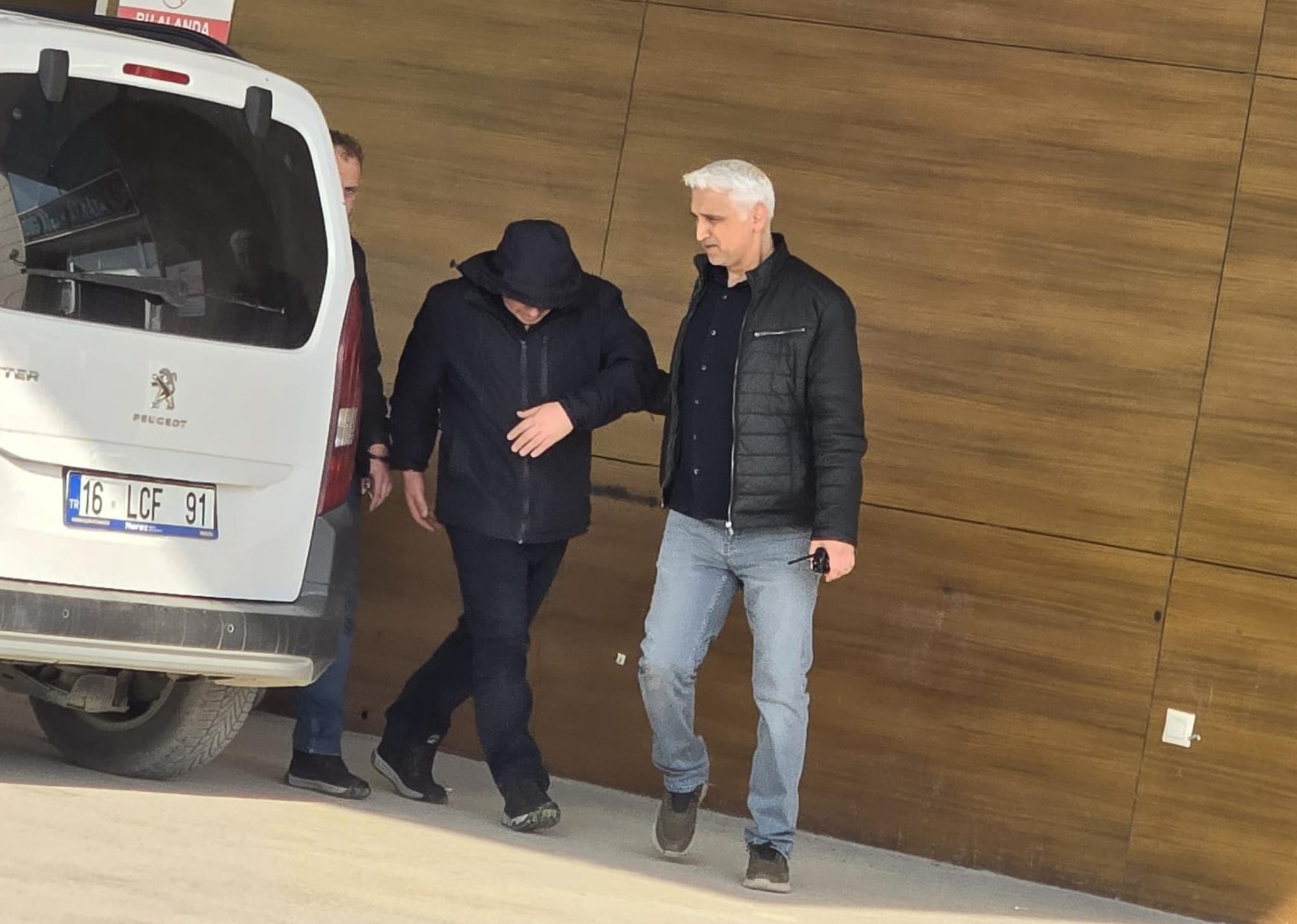 B A S K A S I N A A I T A R S A Y I S A T M A K I C I N 100 B I N 1045657 310304