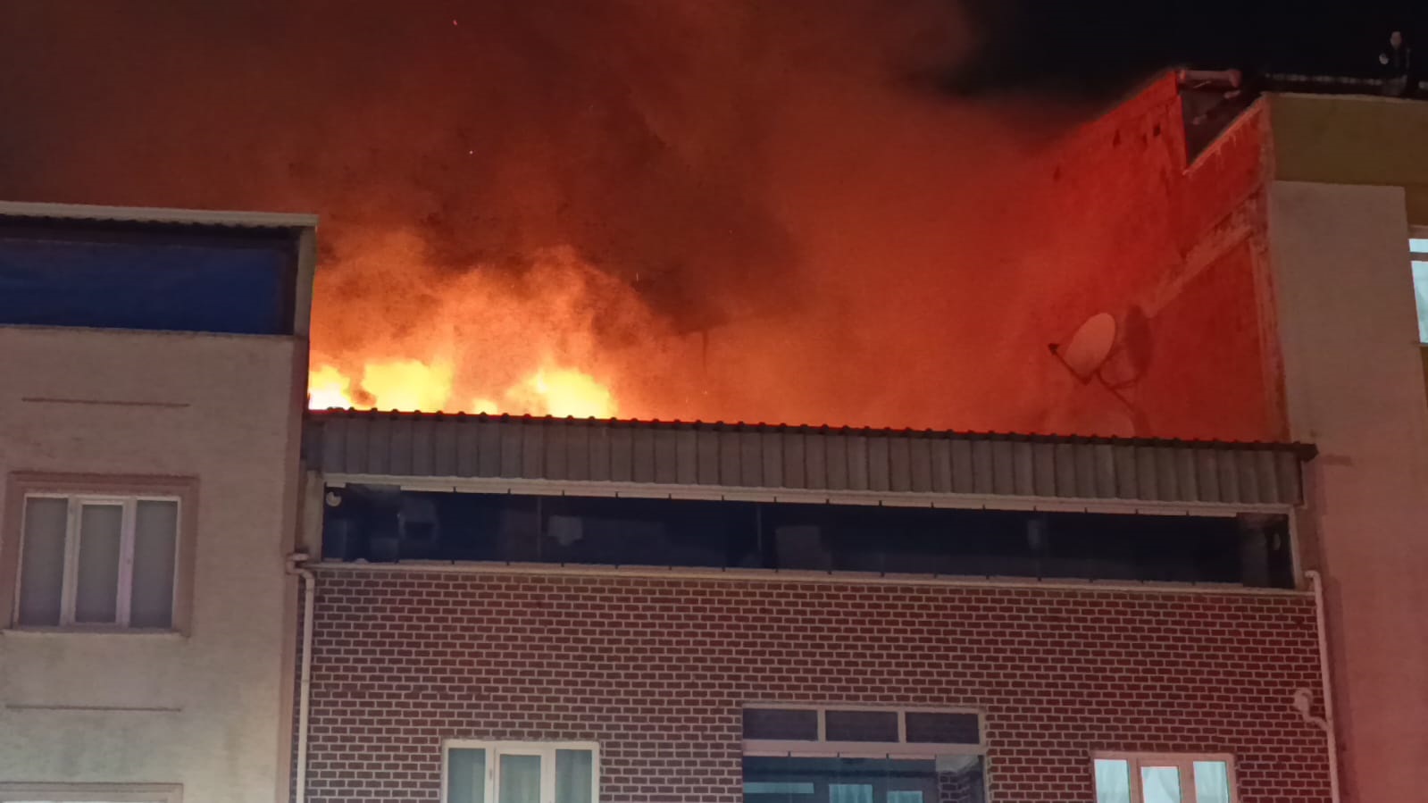 B U R S A D A I K I K A T L I E V I N C A T I S I A L E V A L E V 1046530 310545