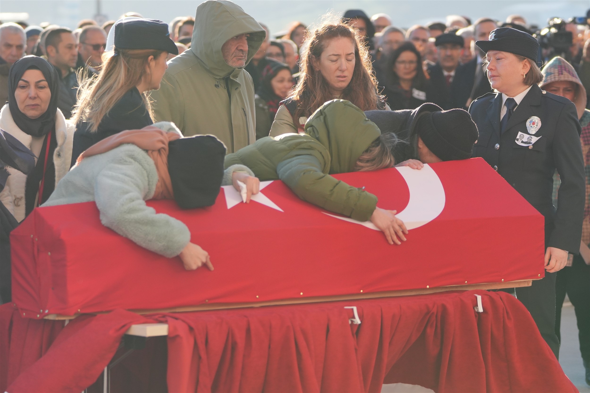 D E A S O P E R A S Y O N U N D A S E H I T O L A N 3 P O L I S I C 1087495 322808