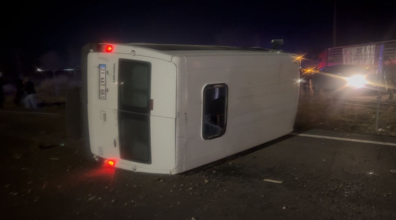 D I Y A R B A K I R’ D A M I N I B U S U N C A R P T I G I Y A Y A O L 1075479 319095