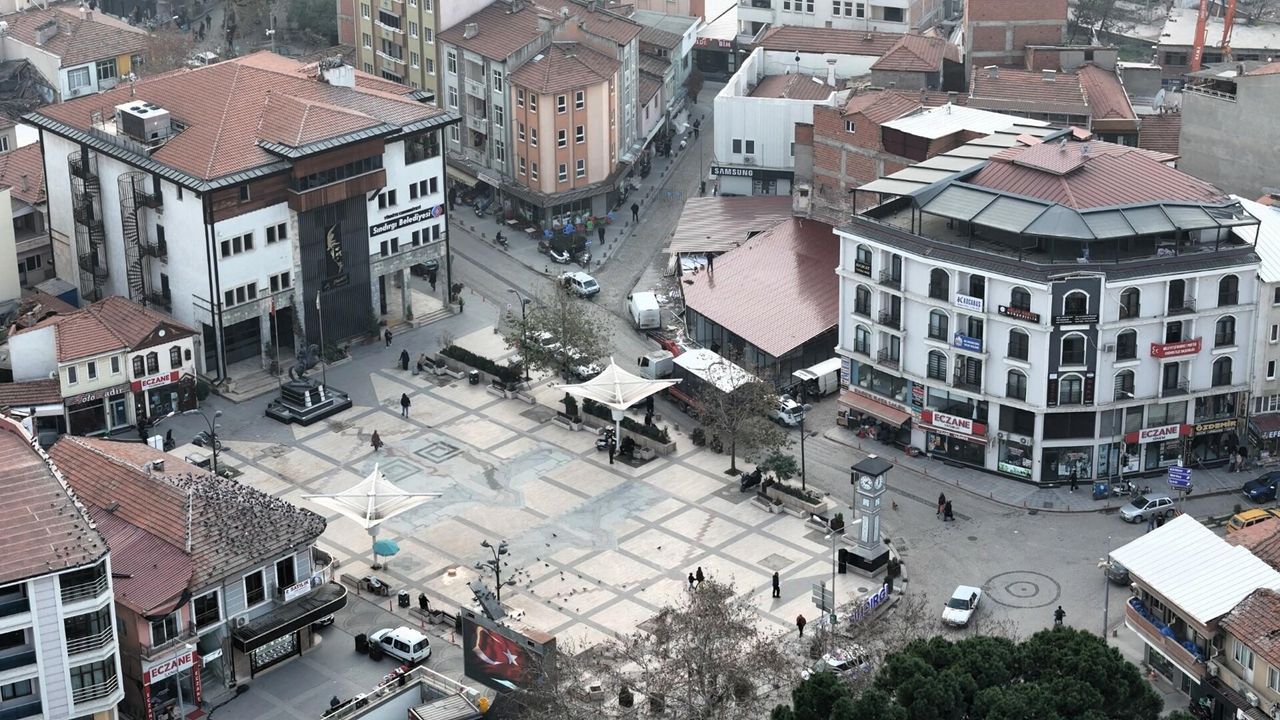 Depremin Vurdugu Sindirgida Kurulan Konteyner Dukkanlar Dronla Goruntulendi
