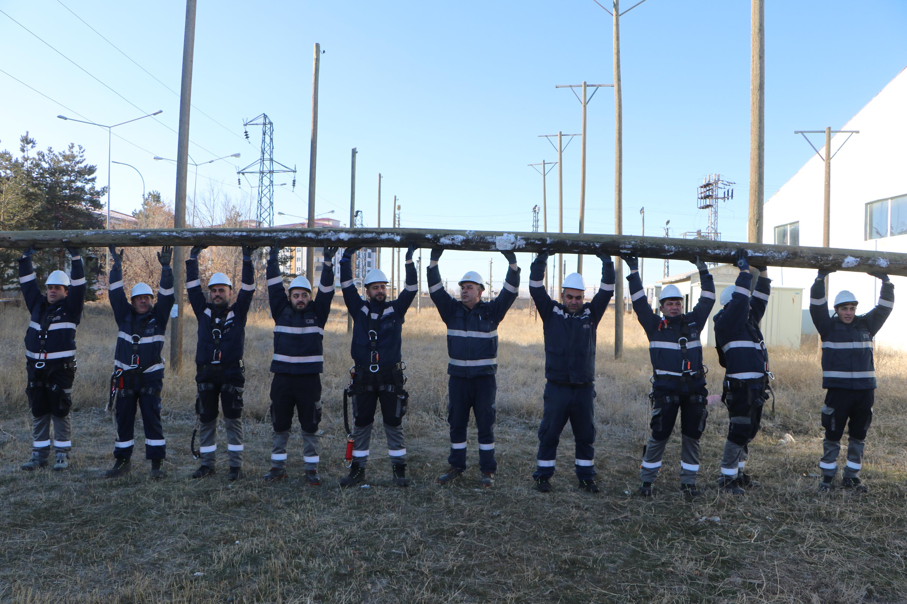 E L E K T R I K I S C I L E R I Z O R L U K I S A H A Z I R L A N I Y O 1069204 317259