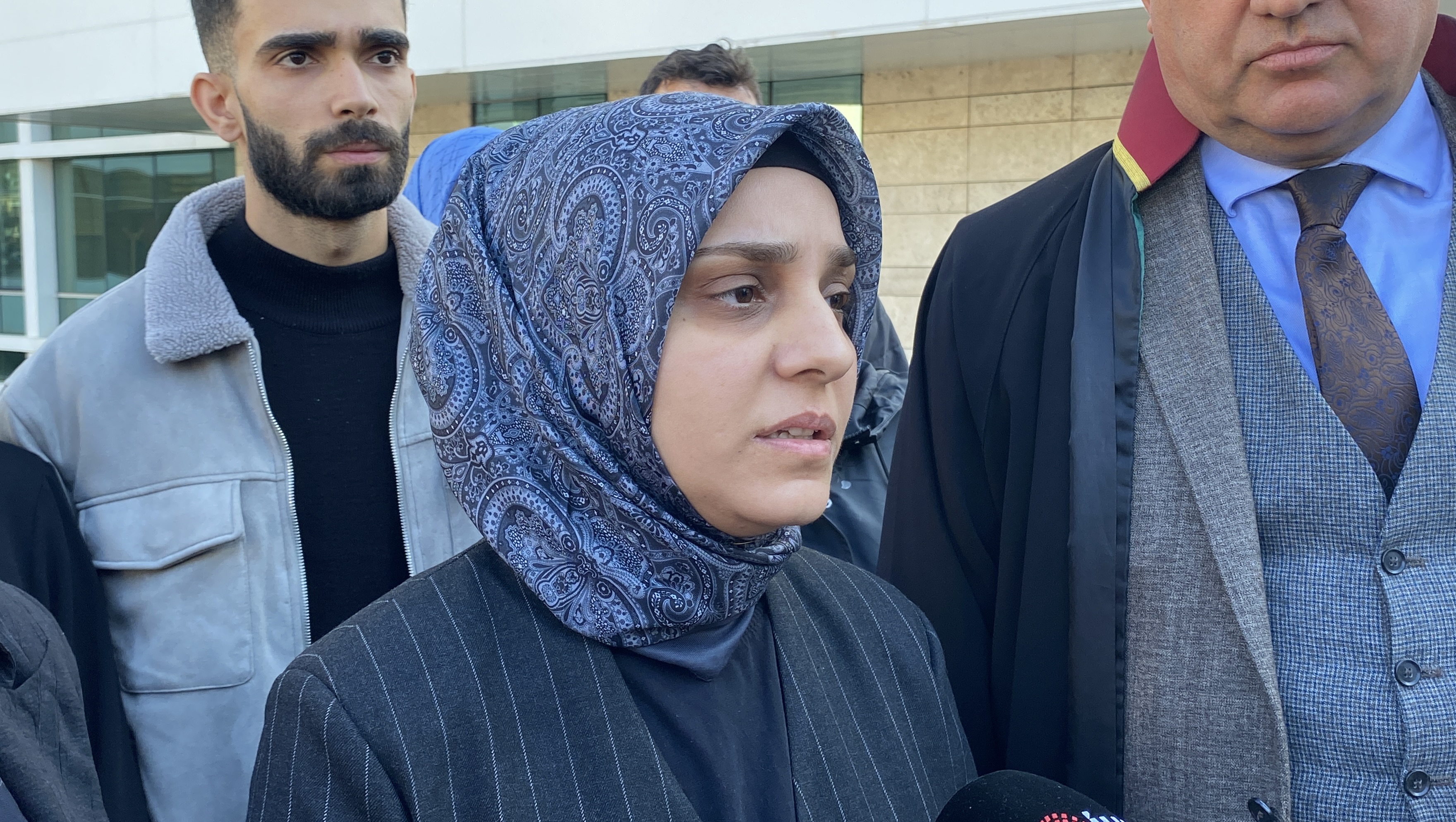 E S I I L E 2 K I Z I N I H E Y E L A N F A C I A S I N D A K A Y B 1047275 310772