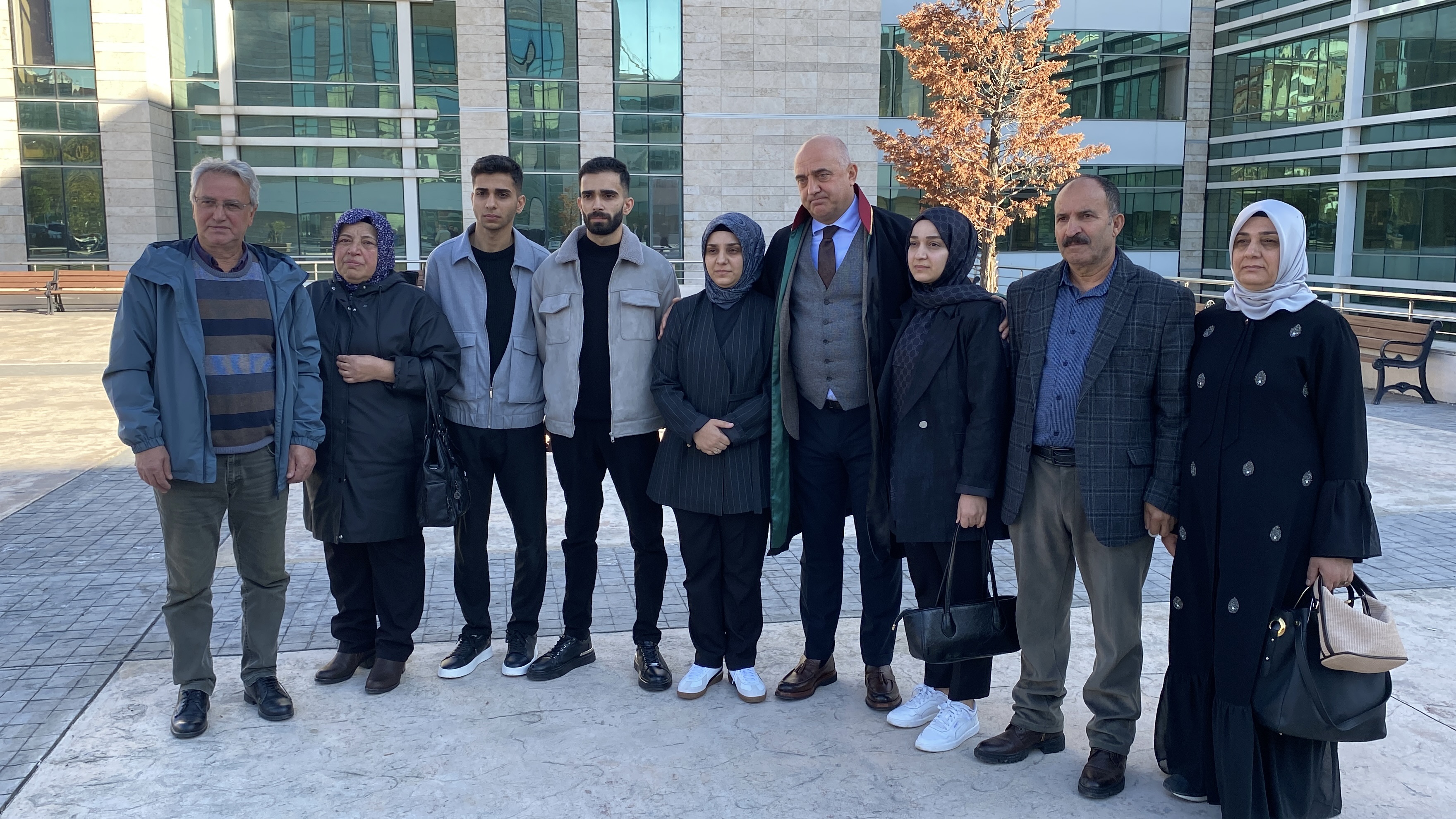 E S I I L E 2 K I Z I N I H E Y E L A N F A C I A S I N D A K A Y B 1047276 310772