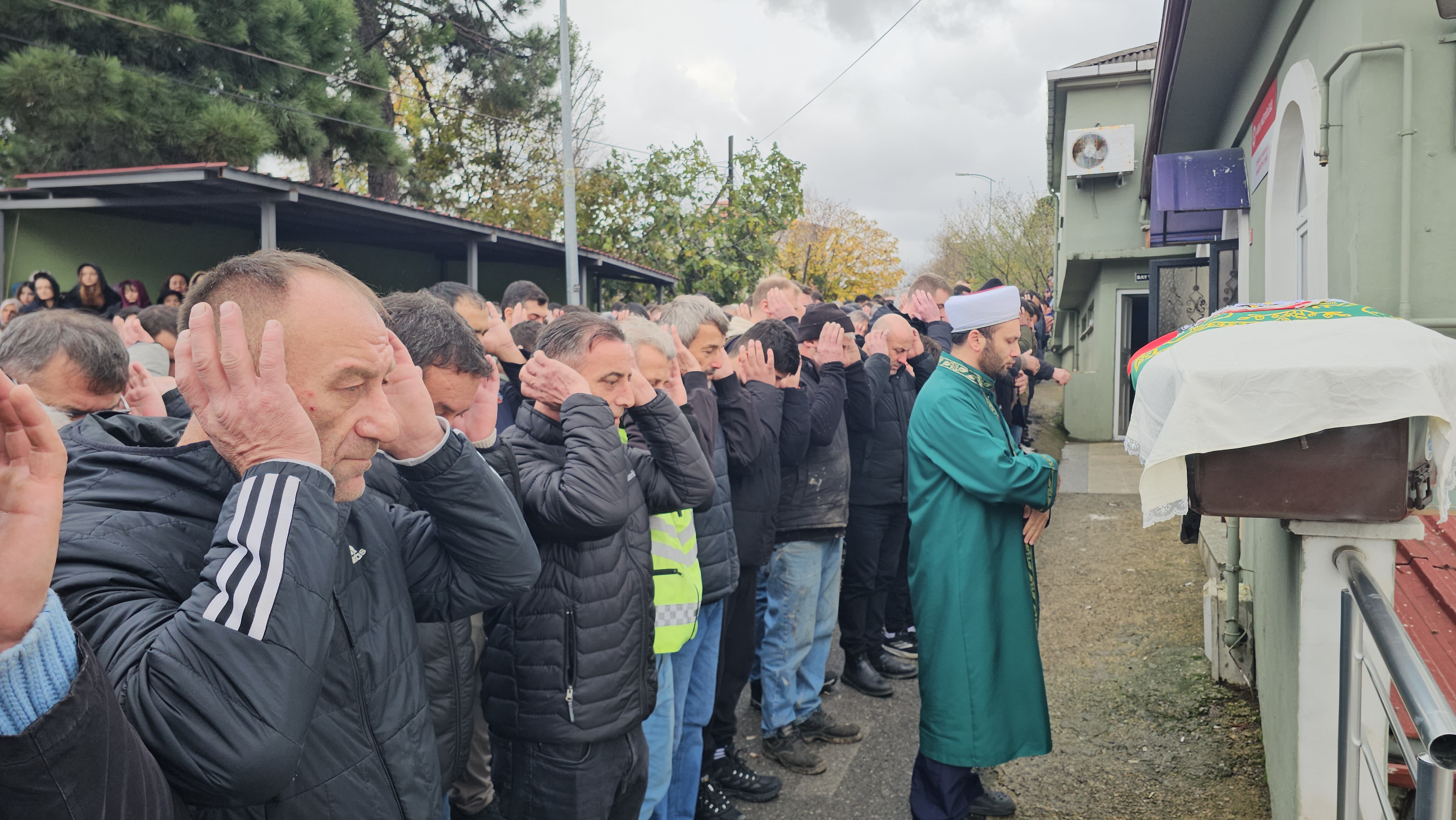 E S I M E N E D E N B A K T I N C I N A Y E T I N I N G O R U N T U 1064340 315815