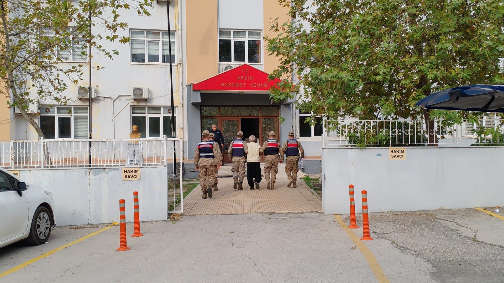 E S I N I B A L T A Y L A O L D U R U P E V I N B A N Y O S U N A G O 1051385 311994