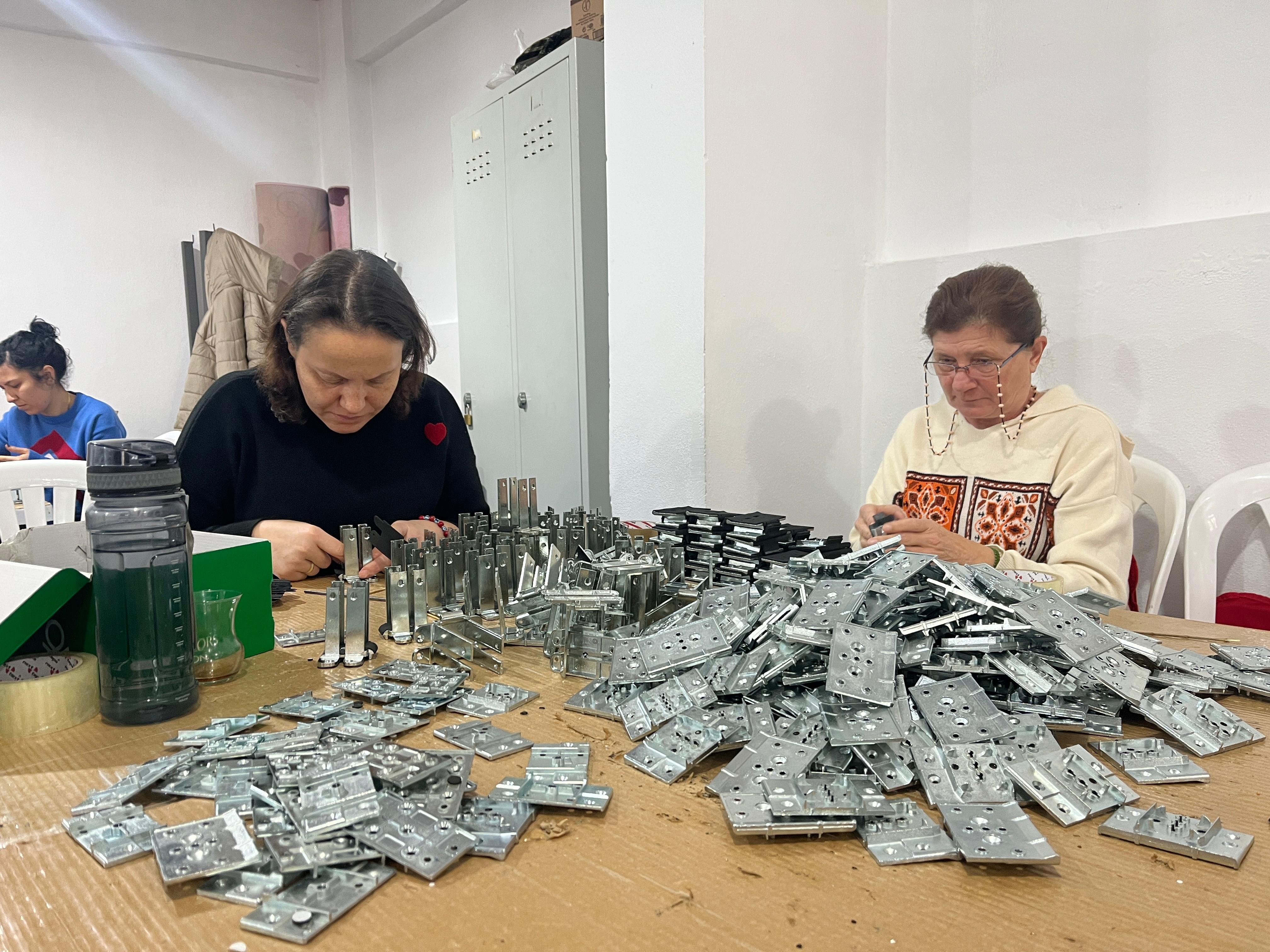 E S R A M U H T A R M A H A L L E S I N D E K I K A D I N L A R A U 1082832 321404