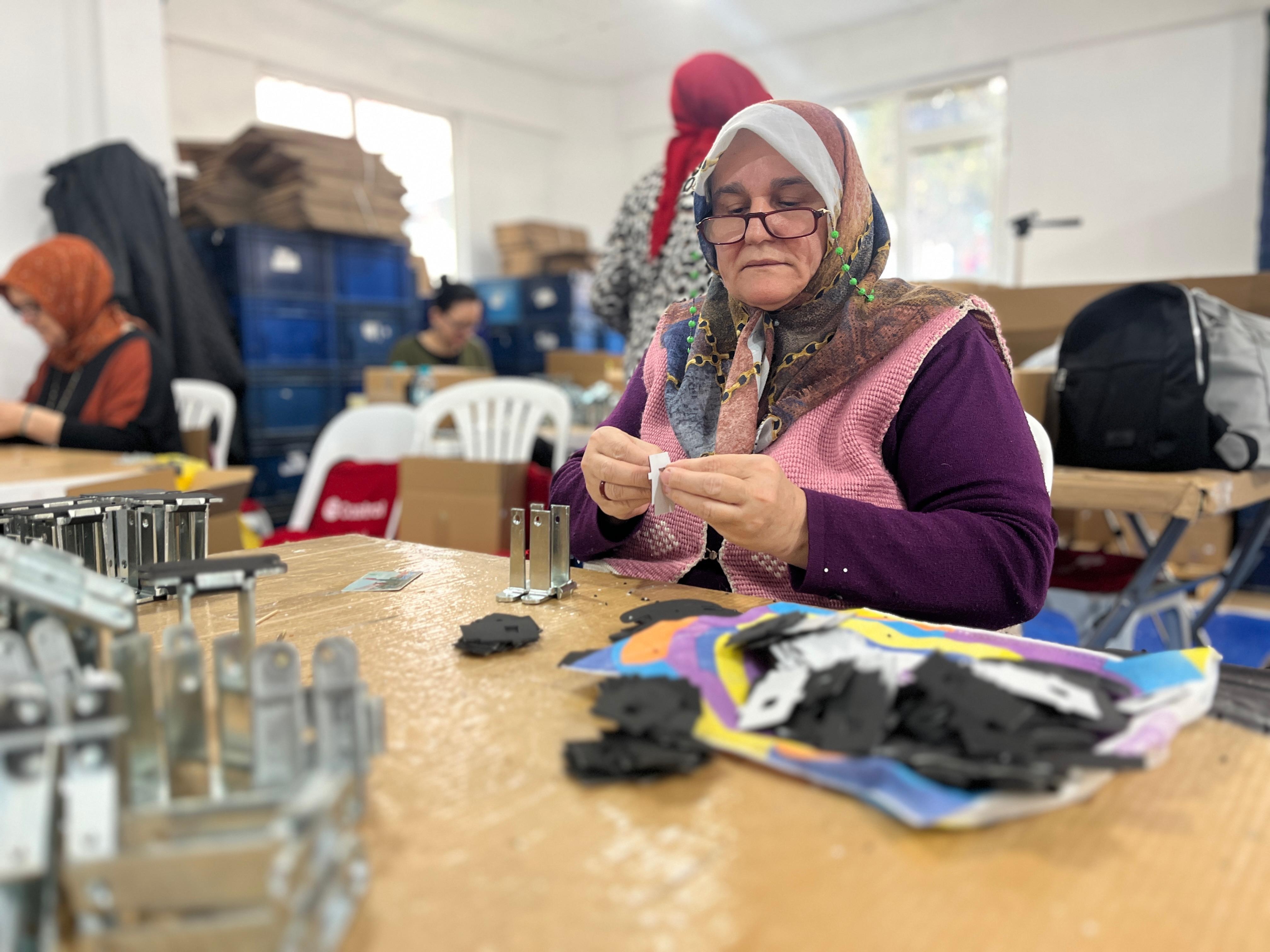 E S R A M U H T A R M A H A L L E S I N D E K I K A D I N L A R A U 1082835 321404