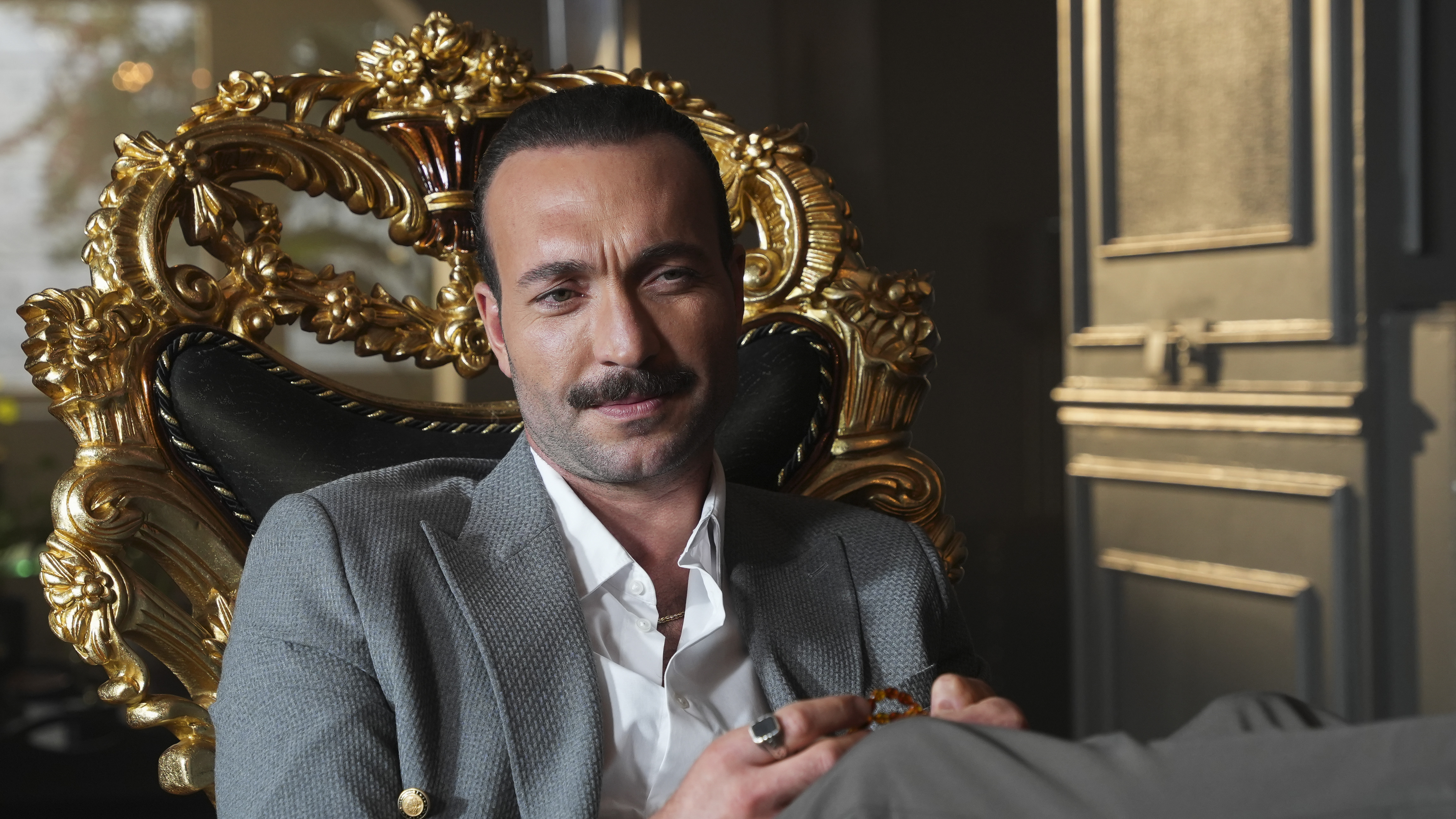 E S R E F K A D I R I N K A R S I S I N A D I K I L E C E K 1067562 316783