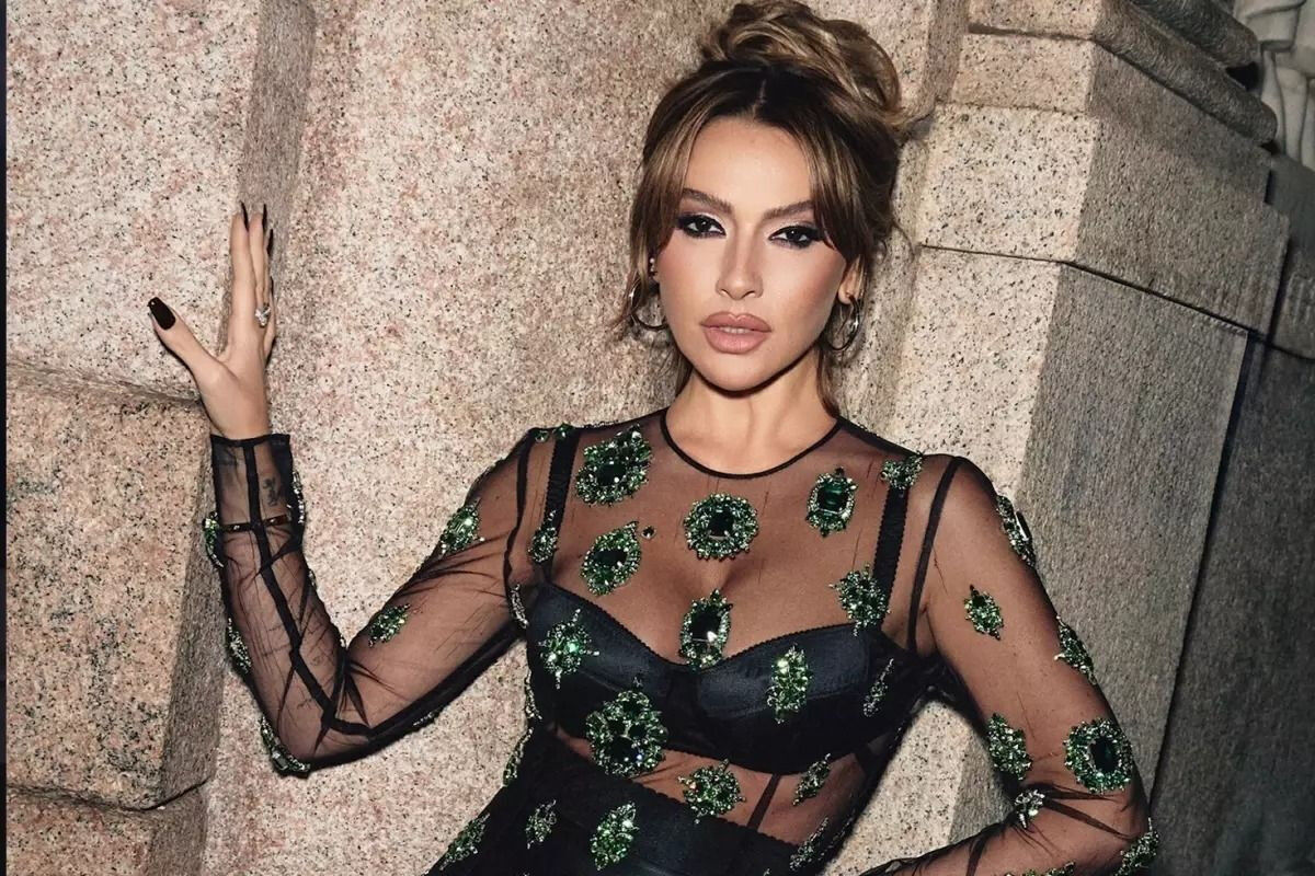 Hadise'ye Benzediğini İddia Eden Tesettürlü Kadın Gündem Oldu