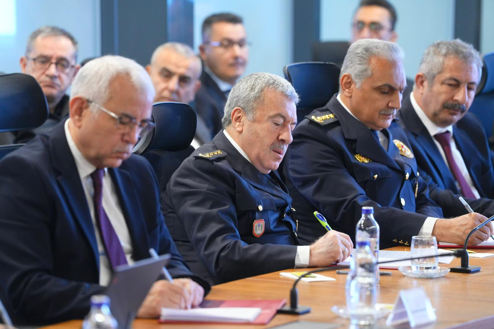 I C I S L E R I B A K A N L I G I N D A N Y E N I Y I L T E D B I R L 1075628 319139