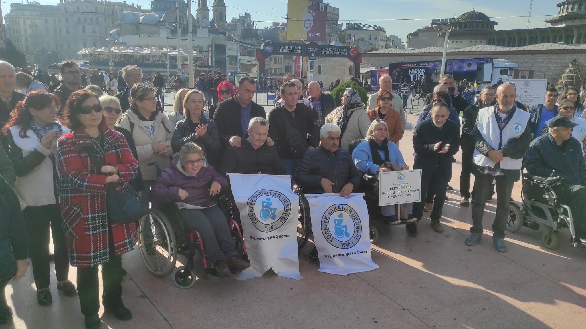 I S T A N B U L 3 A R A L I K E N G E L L I L E R G U N U N E D E N 1045490 310254