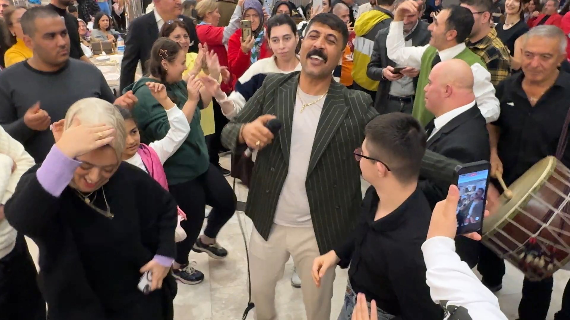 I S T A N B U L A K P A R T I M I L L E T V E K I L I B A Y R A M E 1043131 309540