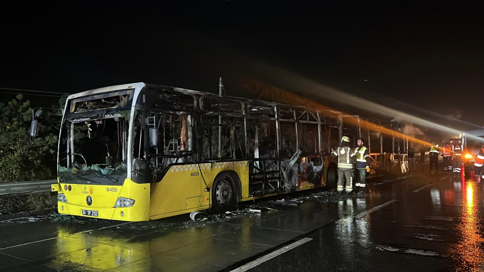 I S T A N B U L A R N A V U T K O Y D E I E T T O T O B U S U A L 1046507 310538