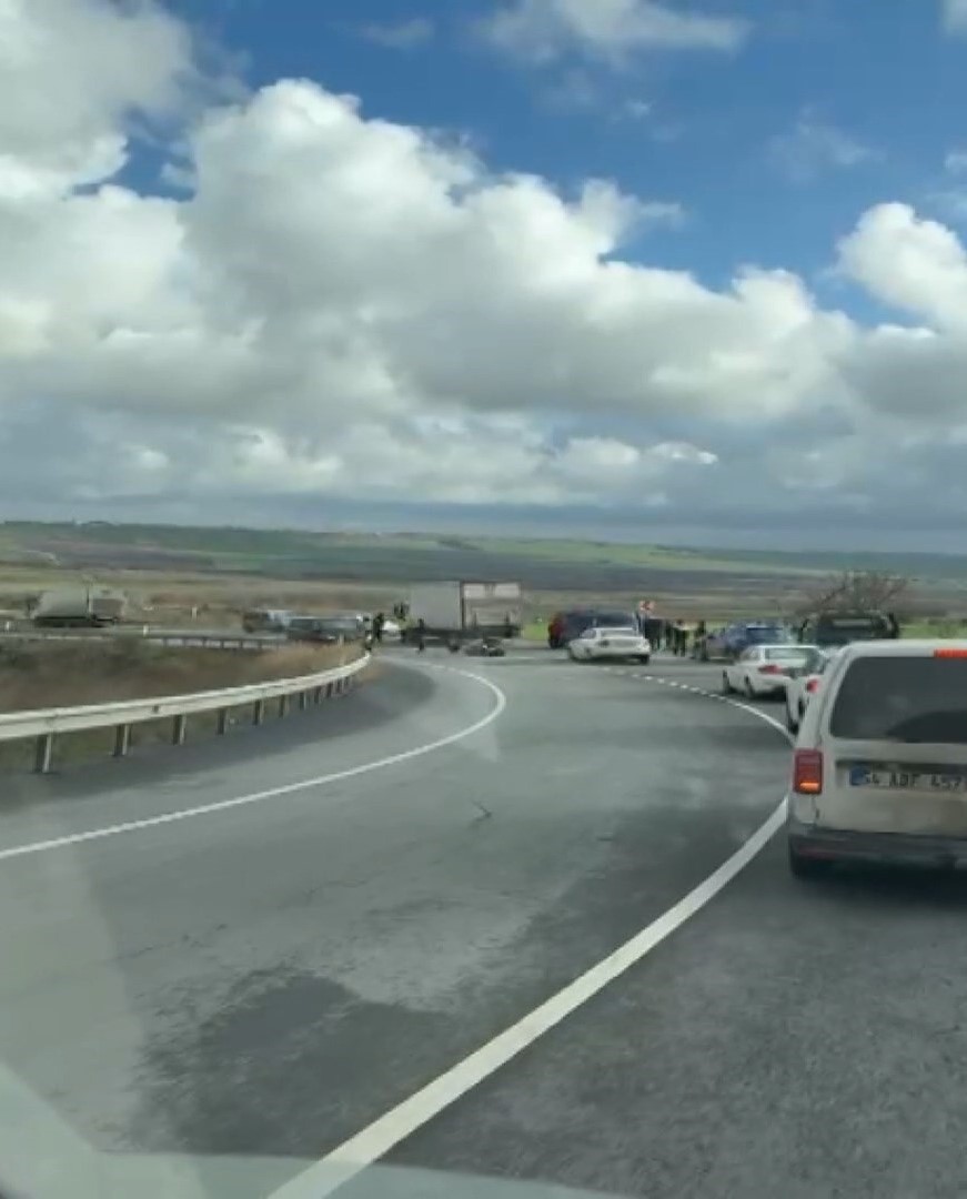 I S T A N B U L A R N A V U T K O Y D E O T O M O B I L I N C A R P T 1075089 318987