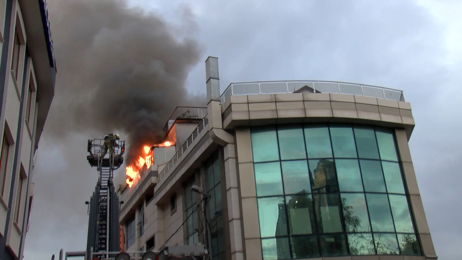 I S T A N B U L A T A S E H I R D E O T E L D E Y A N G I N 9 K 1060961 314853