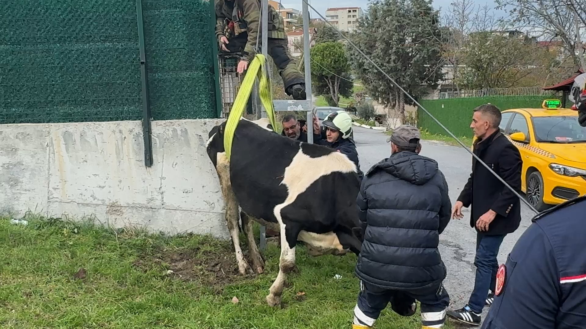 I S T A N B U L A V C I L A R D A D I R E K I L E D U V A R A R A 1057360 313796