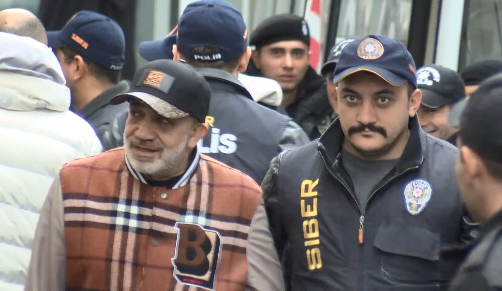 I S T A N B U L B A H I S V E S I K E O P E R A S Y O N U N 1053216 312459