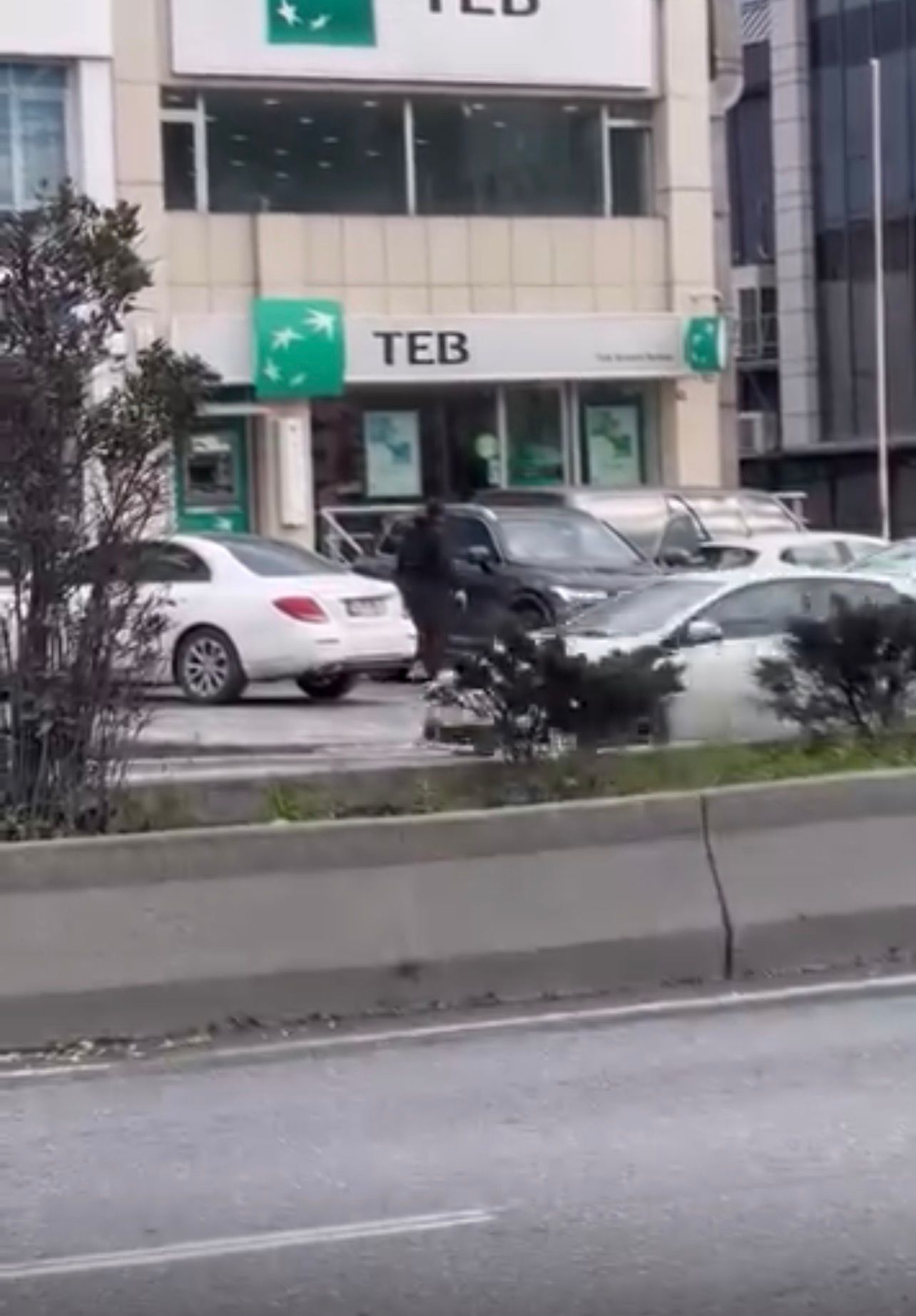 I S T A N B U L B A S A K S E H I R D E B A N K A D A N P A R A C E 1075431 318995