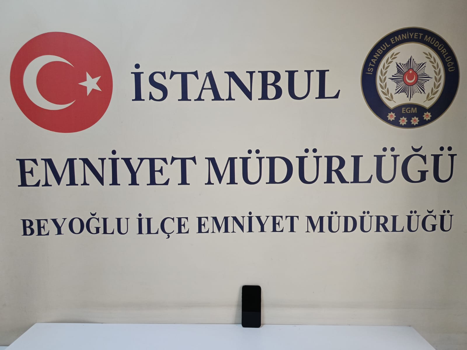 I S T A N B U L B E Y O G L U’ N D A K A P K A C S I N Y A L T E 1063486 315545