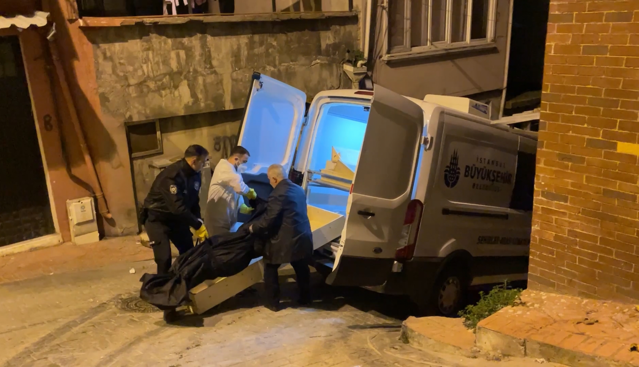 I S T A N B U L B E Y O G L U’ N D A Y A L N I Z Y A S A Y A N A N 1051526 312039