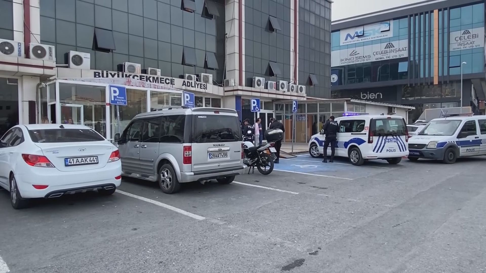 I S T A N B U L B U Y U K C E K M E C E A D L I Y E S I N D E K I H 1045203 310140