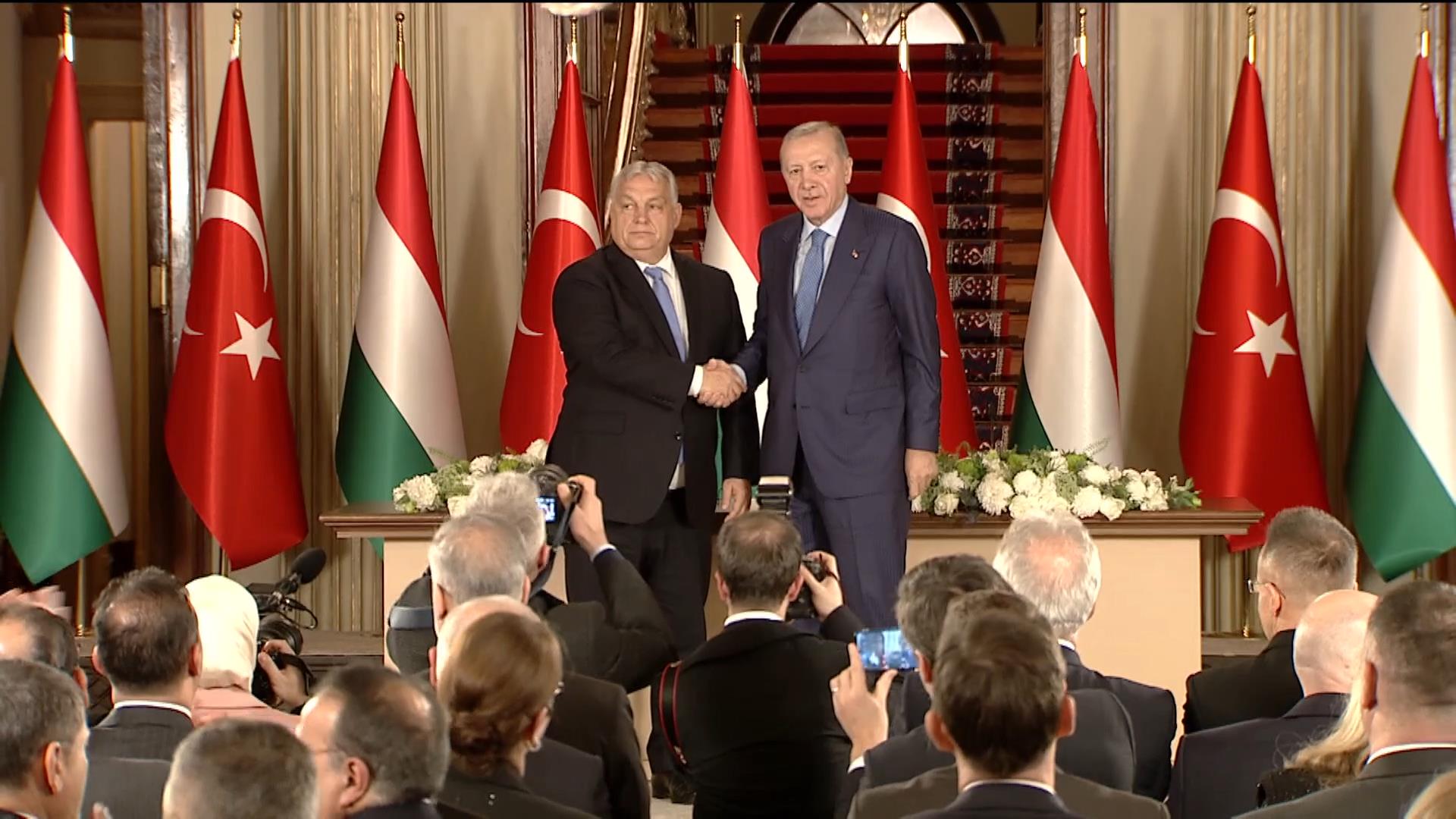 I S T A N B U L C U M H U R B A S K A N I E R D O G A N M A C A R 1054108 312781