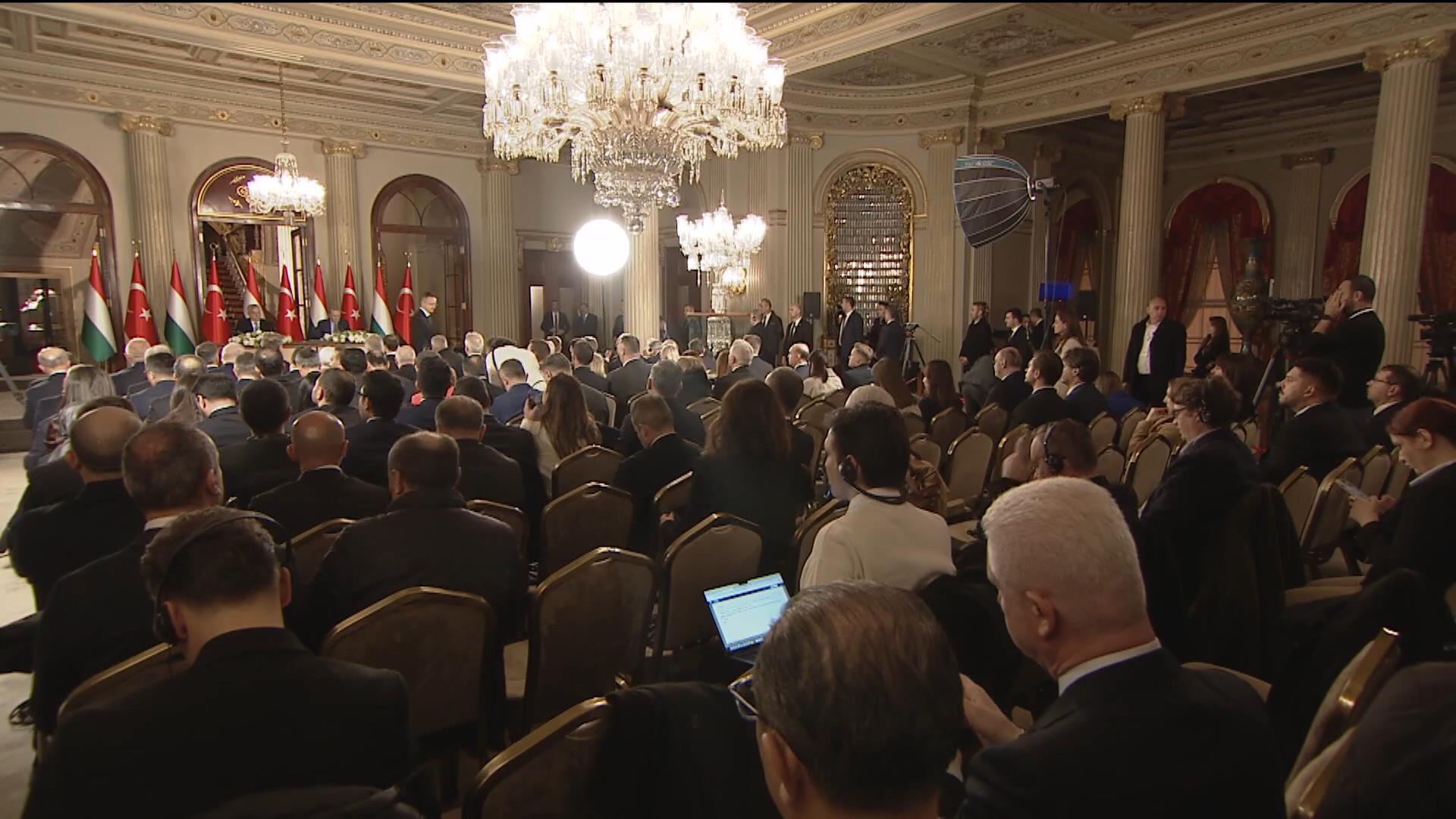 I S T A N B U L C U M H U R B A S K A N I E R D O G A N M A C A R 1054109 312781